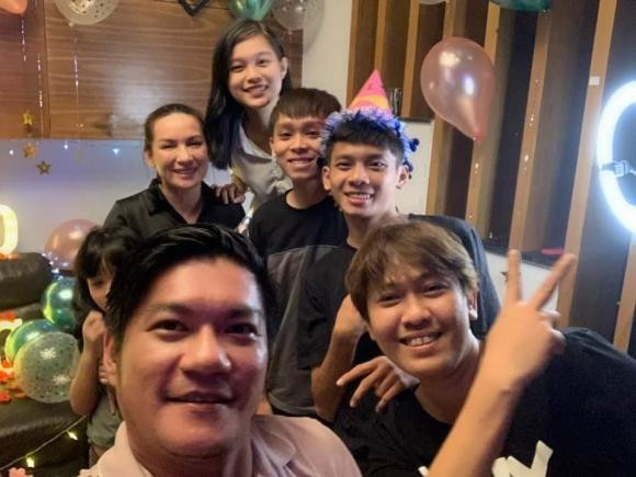 Phi Nhung con co mot cau con trai nuoi cuc dien trai-Hinh-3