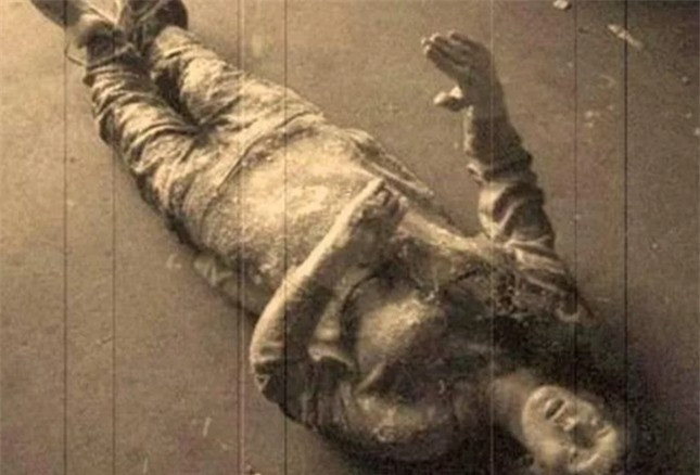 Bi an vu no con tau khien 80 thuy thu chet trong tu the am anh