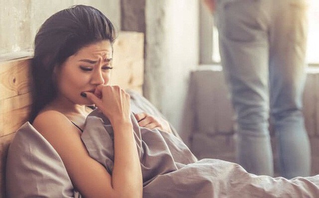 Con ốm, chồng vẫn đàn đúm bạn bè, và rồi nhận được tờ giấy từ vợ Con om, chong van dan dum ban be, va roi nhan duoc to giay tu vo