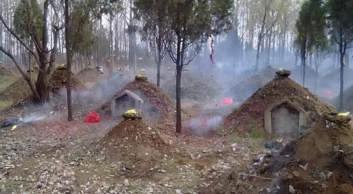 Vi sao nguoi Trung Hoa xua lai dap mot go dat nho tren mo?