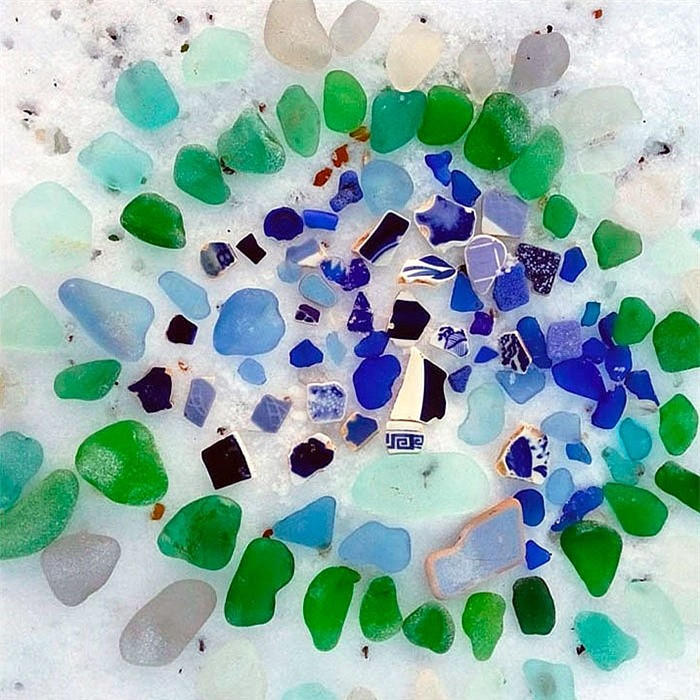 Độc đáo với bãi biển thủy tinh độc nhất vô nhị ở Nga ảnh 4