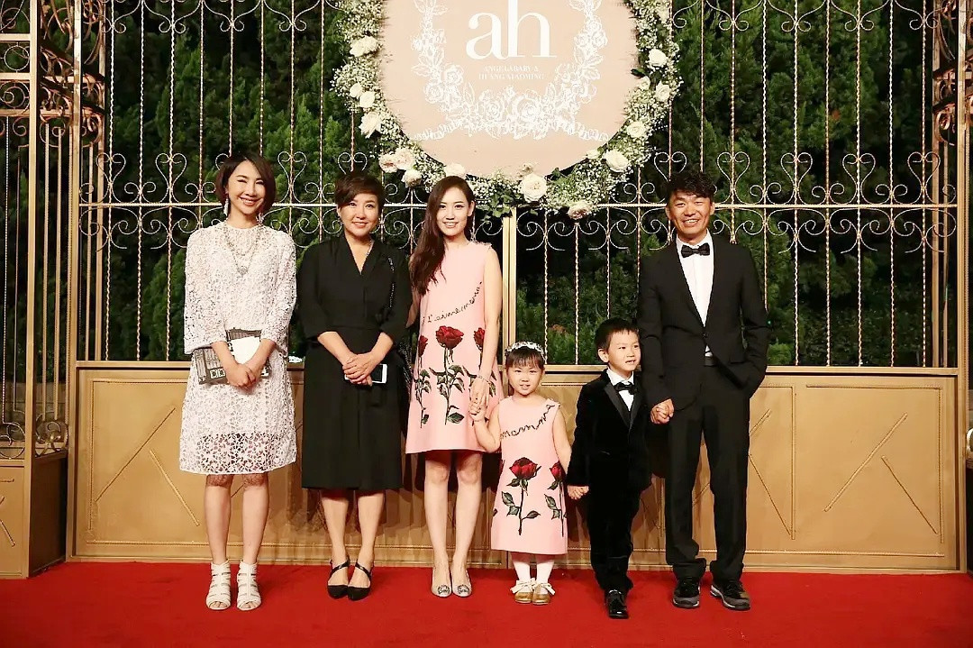 Ba doi vo chong du le cuoi cua Huynh Hieu Minh deu chia tay-Hinh-4