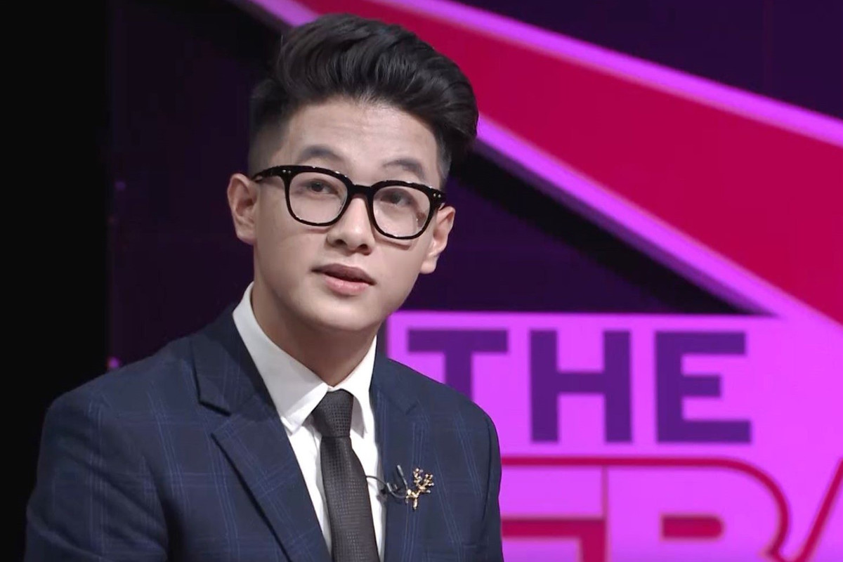 Tại The Debaters 2021, sự trở lại của Trần Thế Phương (sinh năm 2003), học sinh lớp 12 Địa, trường THPT chuyên Nguyễn Huệ, Hà Nội, thu hút nhiều sự chú ý. Cách đây hơn 1 năm, nam sinh từng “gây bão” tại Trường Teen 2019, cuộc thi tranh biện khác của VTV7, khi lọt top 4 chung cuộc và có ngoại hình điển trai, khả năng phản biện thông minh, cách nói chuyện hài hước. Ảnh: VTV7.