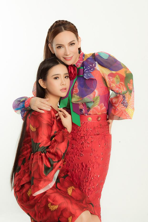 Con nuoi Quynh Trang da roi vong tay cua Phi Nhung trong am tham?