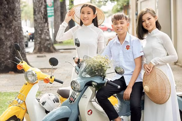 Con nuoi Quynh Trang da roi vong tay cua Phi Nhung trong am tham?-Hinh-2