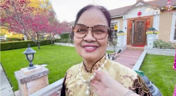 Ca sĩ Quang Lê quay lén cảnh Bằng Kiều hút thuốc lào - Hình 5 Ca si Quang Le quay len canh Bang Kieu hut thuoc lao-Hinh-5