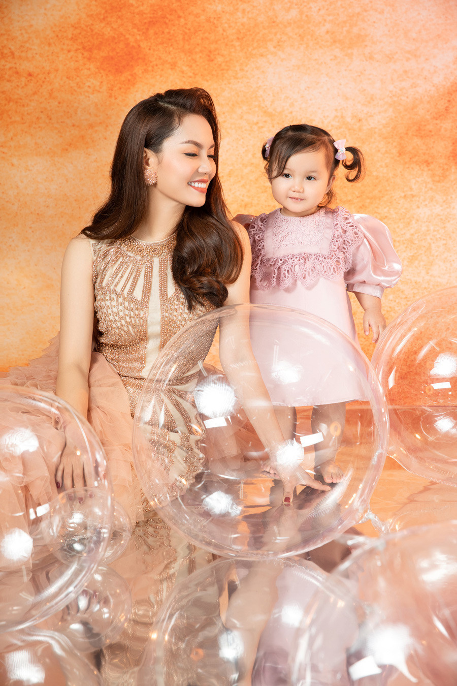 Nguyễn Ngọc Anh nói, ở tuổi này khi sinh nở rất khó “lại dáng” như khi còn trẻ, nhất là khi cố gắng tẩm bổ để nuôi con, chính vì vậy cô cũng mất cả năm trời hơi “mũm mĩm” sau sinh, tuy nhiên, với quyết tâm lấy lại vóc dáng thanh xuân, bằng sự kiên trì tập luyện cùng chế độ ăn phù hợp, đến thời điểm này Nguyễn Ngọc Anh đã tìm lại được vóc dáng ngọt ngào, tươi trẻ mà cô từng sở hữu trước đó. 