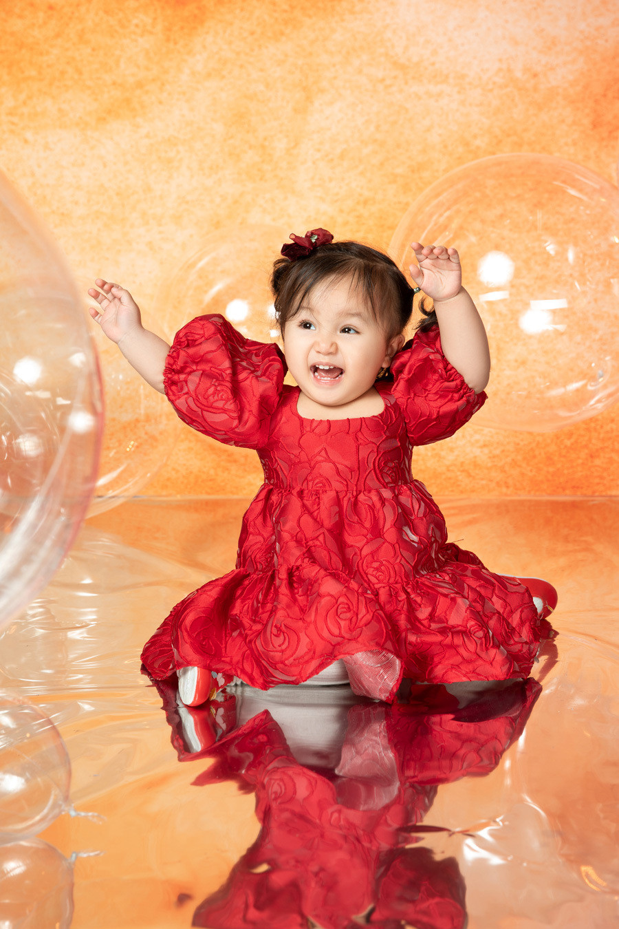 Gần 40 tuổi mới sinh con gái thứ 2, Nguyễn Ngọc Anh cũng đã trải qua những vất vả khi sinh nở lúc tuổi tác không quá sung sức như khi còn trẻ, nhưng con gái chính là món quà tuyệt diệu tặng cô khi bước vào tuổi 40.