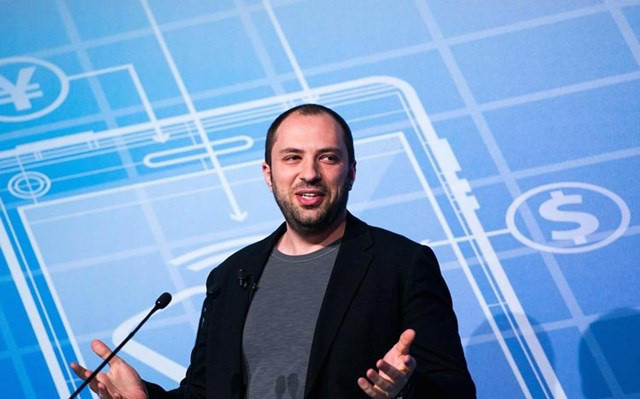 Con đường từ học sinh cá biệt đến tỷ phú của chàng trai mồ côi - Hình 2 Con duong tu hoc sinh ca biet den ty phu cua chang trai mo coi-Hinh-2