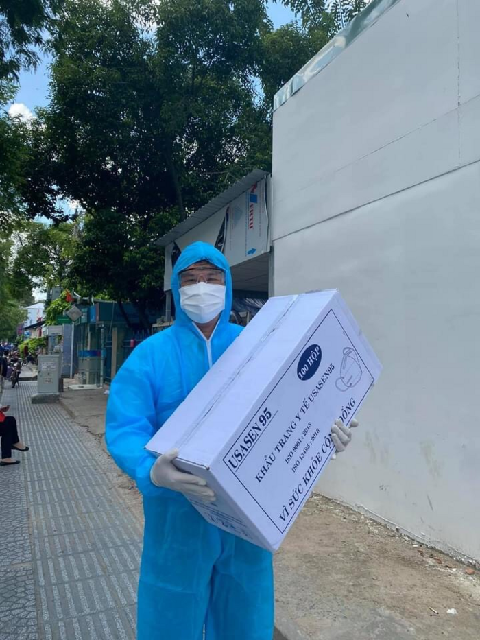 Dai gia Duc Huy tu tay chuan bi nhung suat an gui den ba con mua dich-Hinh-4