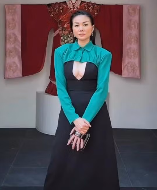 Thanh Hang dien dam ho bao khien vong 1 nhu chuc 