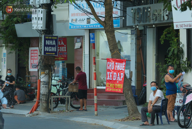 Người Hà Nội đổ xô đi thuê xe đạp, tiểu thương kiếm tiền triệu mỗi ngày - Hình 3 Nguoi Ha Noi do xo di thue xe dap, tieu thuong kiem tien trieu moi ngay-Hinh-3