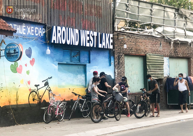 Người Hà Nội đổ xô đi thuê xe đạp, tiểu thương kiếm tiền triệu mỗi ngày - Hình 10 Nguoi Ha Noi do xo di thue xe dap, tieu thuong kiem tien trieu moi ngay-Hinh-10