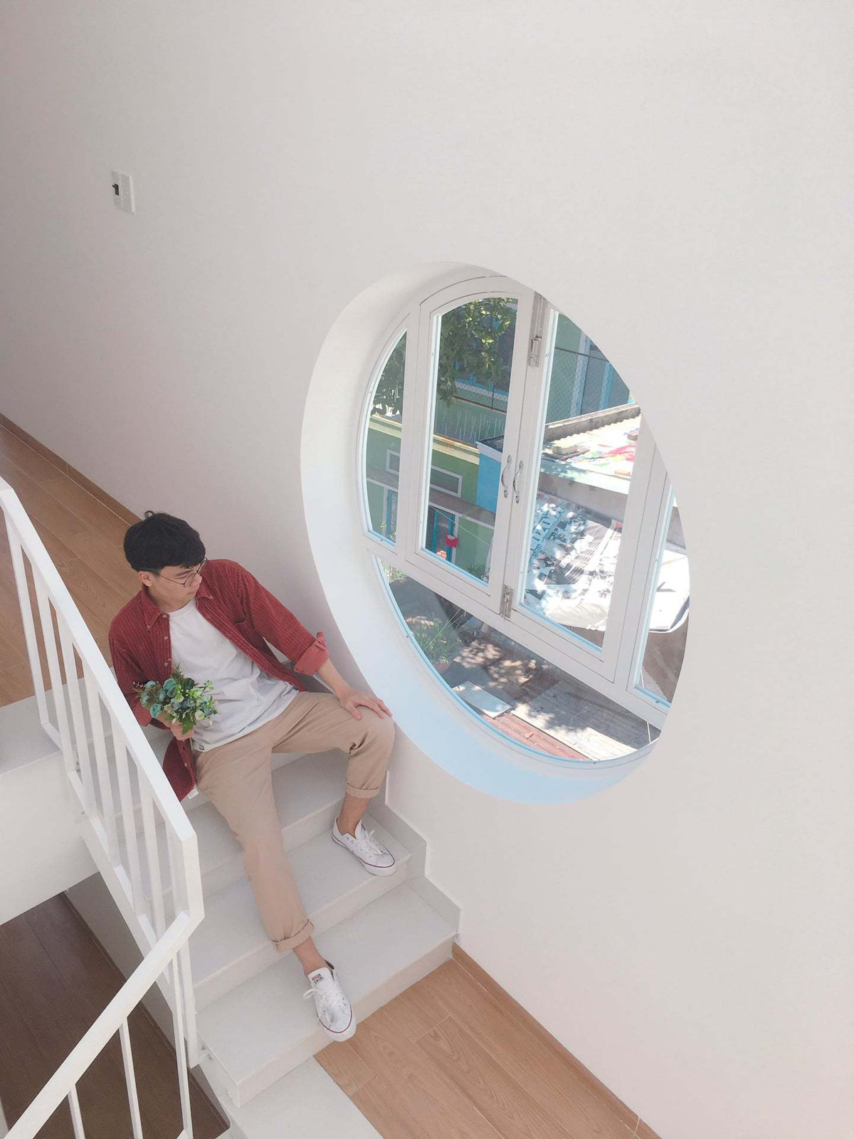 Bậc cầu thang dẫn lên phòng ngủ có thể chụp ảnh sống ảo.