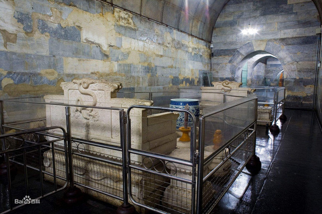 Chân tướng của cái gọi là "lời nguyền hoàng tộc" Chan tuong cua cai goi la