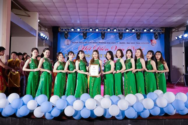 Nu sinh truong Y Duoc Thai Nguyen: San sang tinh nguyen len duong chong dich-Hinh-6