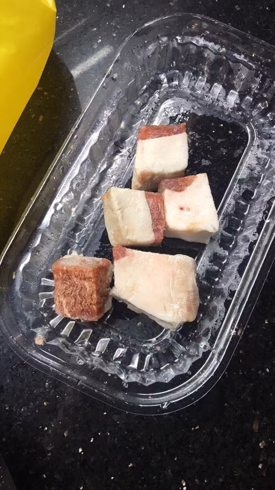 Mua thit bo My tren mang, co gai nhan san pham khac xa quang cao-Hinh-2