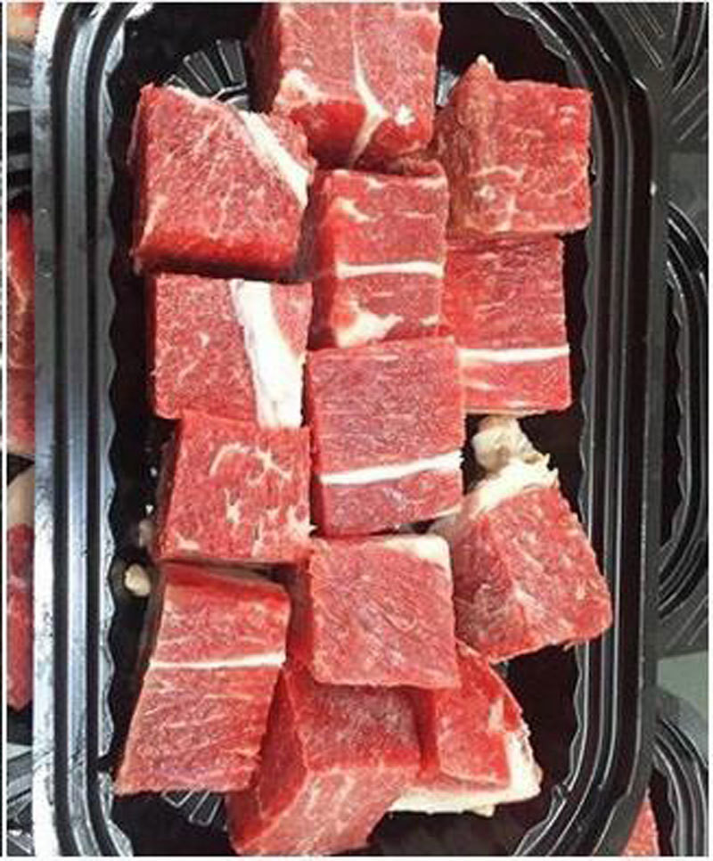 Mua thit bo My tren mang, co gai nhan san pham khac xa quang cao