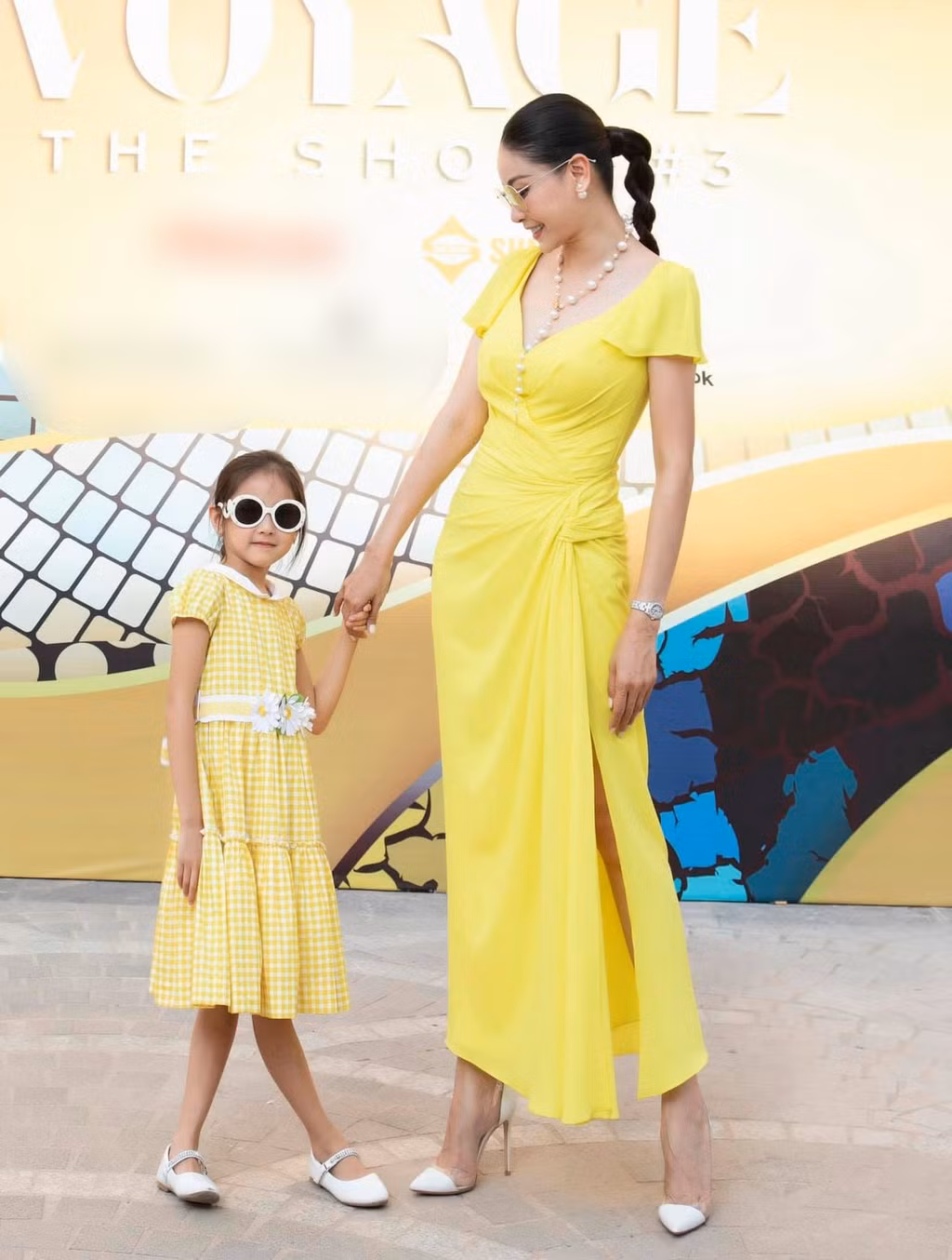 br/> "Viann đã cao 1,15 m, nhưng bé hơi gầy", người đẹp 45 tuổi chia sẻ với Zing. Theo số liệu của WHO, chiều cao trung bình của bé gái 5 tuổi là 1,07 m. Con gái út của Hà Kiều Anh đã cao vượt số đo trung bình của bạn đồng trang lứa khoảng 10 cm. Hoa hậu Việt Nam 1992 dí dỏm chia sẻ thêm: "Tôi chỉ mong Viann cao vừa vừa khoảng trên 1,7 m thôi, nếu cao tới hơn 1,8 m thì... sợ quá".