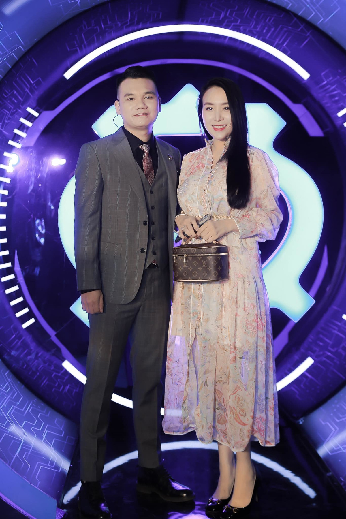 Vo DJ nong bong, sinh doi hai con cho ca si Khac Viet-Hinh-25