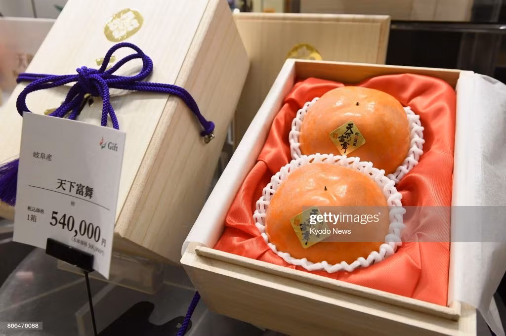 2 qua hong gia Nhat co gia hon ca xe SH