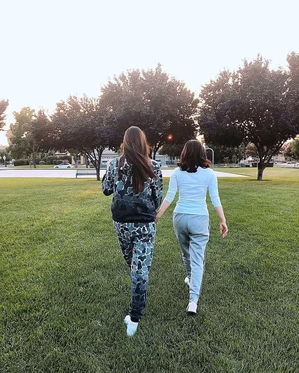 Mẹ Phạm Hương đặt đầm dạ hội 10 triệu rồi bom hàng - Hình 7 Me Pham Huong dat dam da hoi 10 trieu roi bom hang-Hinh-7