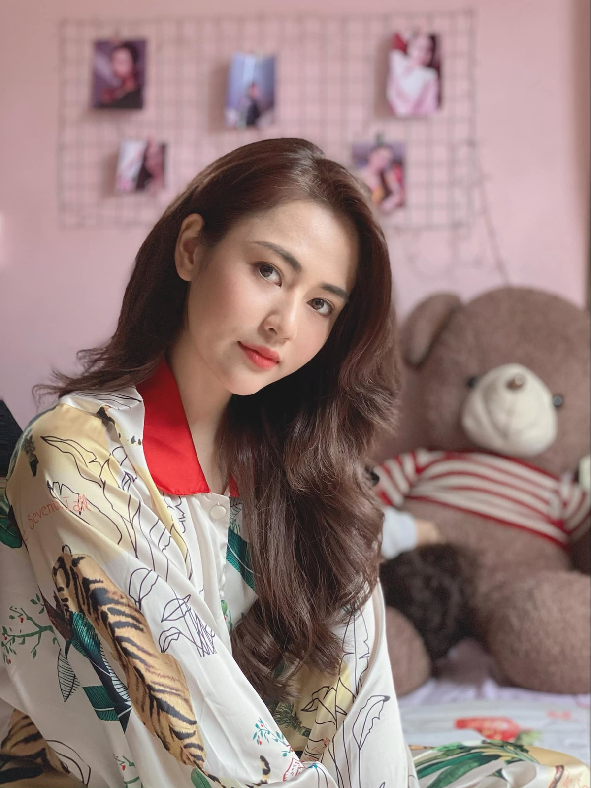 Trước khi được nhắm vào vai tình mới của Long trong 'Hương vị tình thân' phần 2, nữ diễn viên sinh năm 1996 được khán giả biết đến với vai Yến trong phim 'Trở về giữa yêu thương' trong vai con dâu của cố NSND Hoàng Dũng.