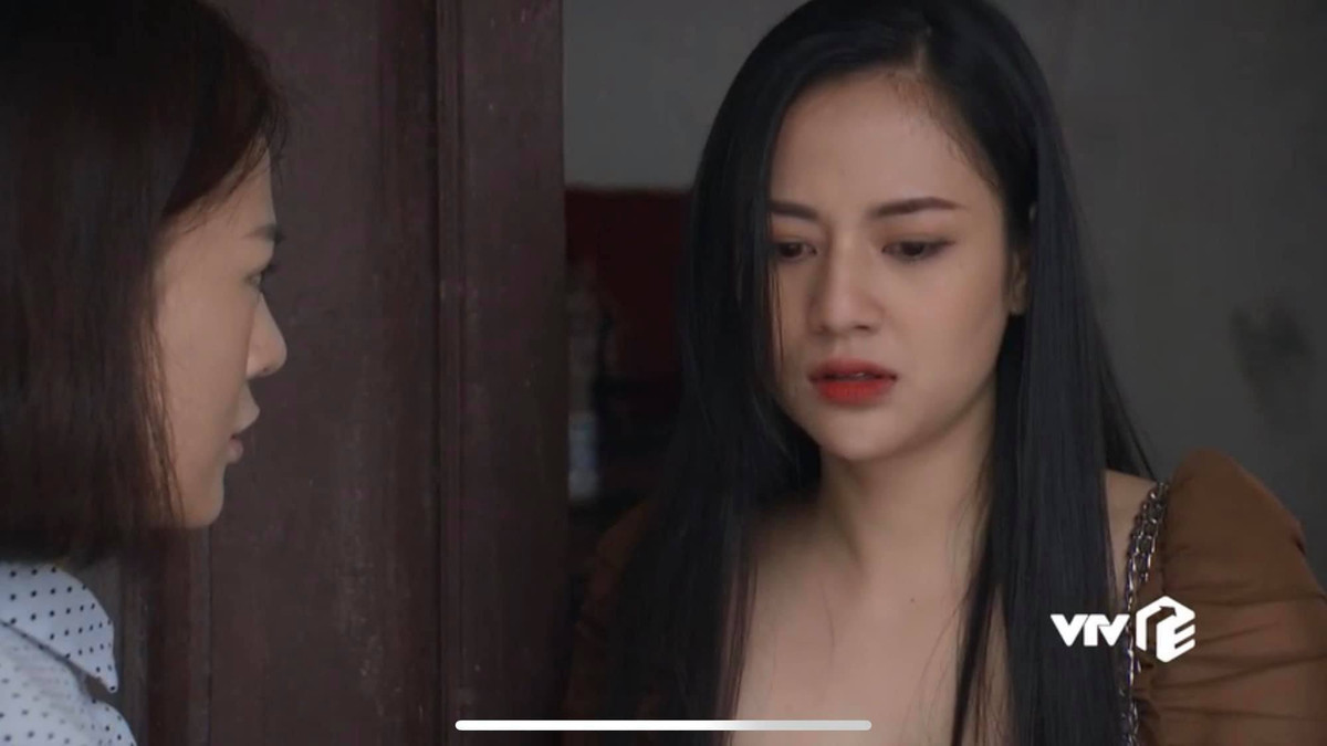 Trong hai phim này, Việt Hoa vào vai em gái của Phương Oanh - nữ diễn viên đang được yêu thích với vai Nam trong 'Hương vị tình thân'.