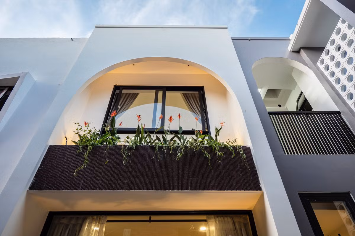 Ngoi nha o Da Nang, muon den cac phong phai qua chiec “cau vat veo”