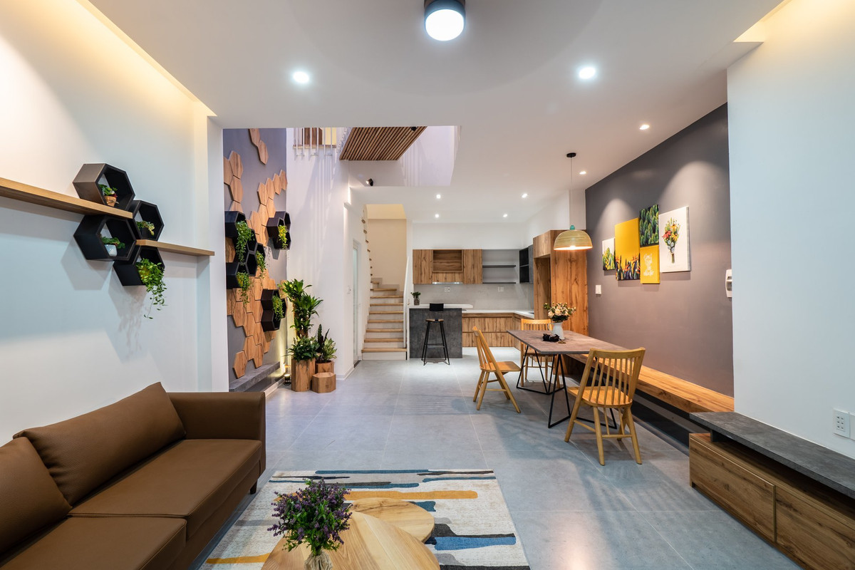 Ngoi nha o Da Nang, muon den cac phong phai qua chiec “cau vat veo”-Hinh-24