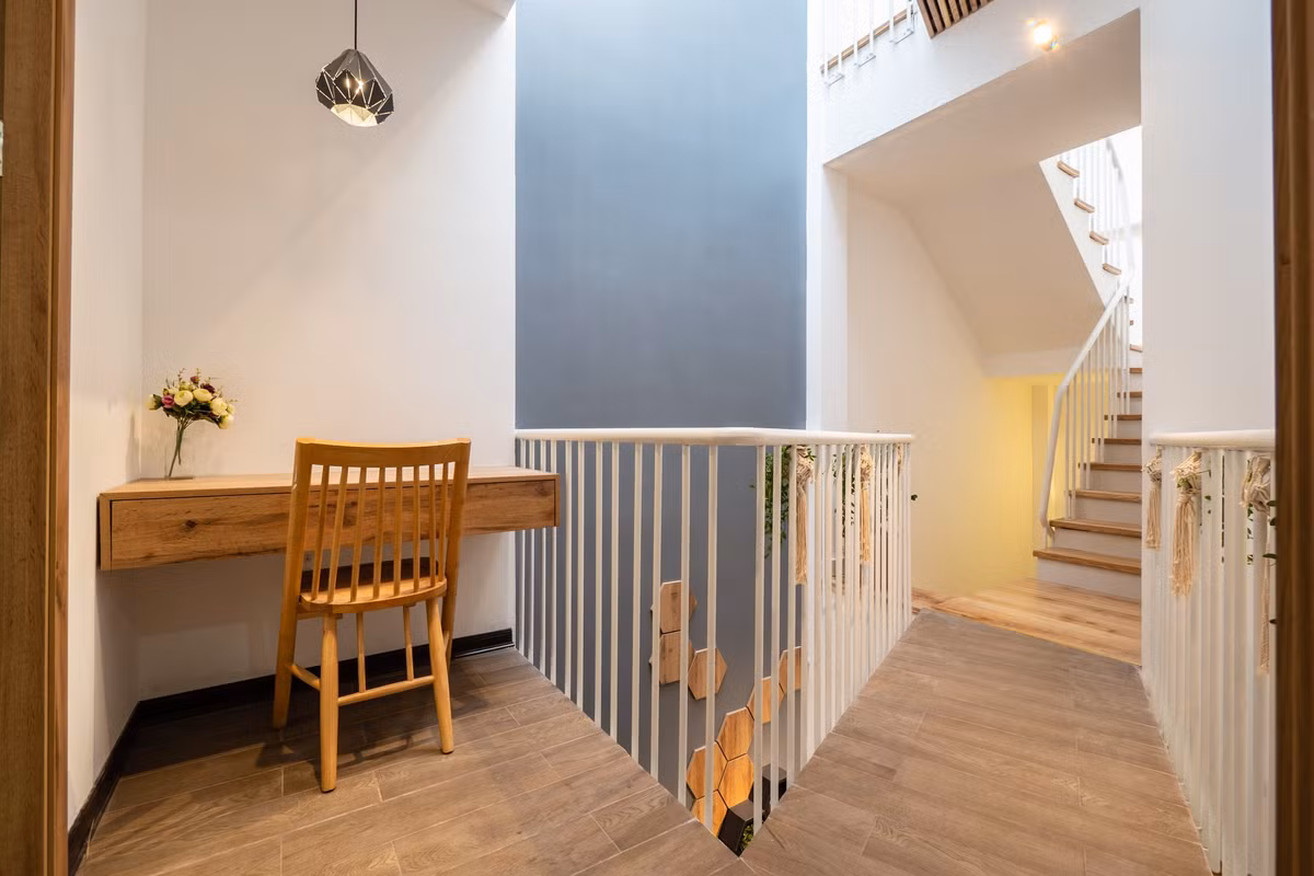 Ngoi nha o Da Nang, muon den cac phong phai qua chiec “cau vat veo”-Hinh-17