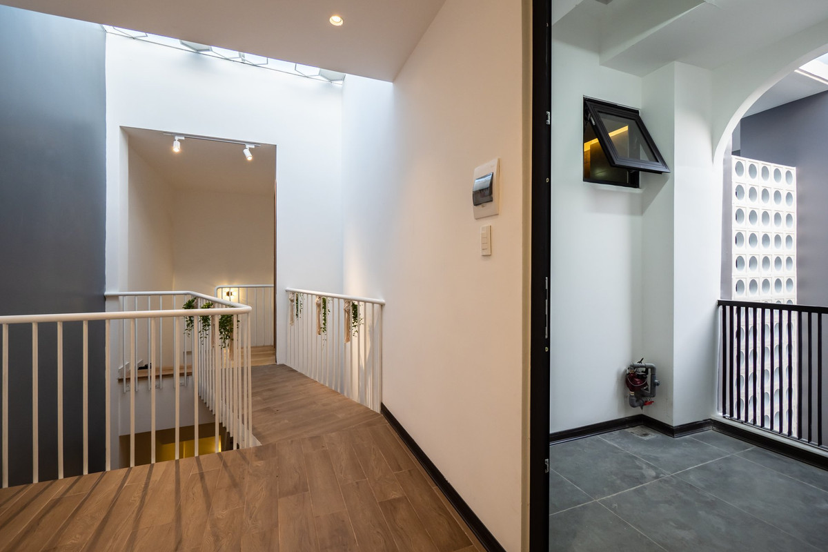 Ngoi nha o Da Nang, muon den cac phong phai qua chiec “cau vat veo”-Hinh-15