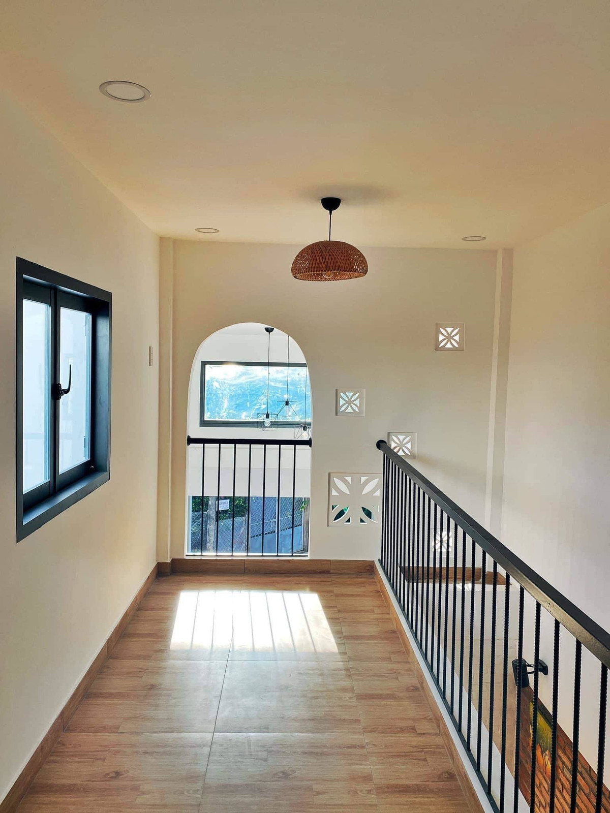 Ngoi nha o My Tho xay moc mac va trang tri tu nhieu do tai che-Hinh-6