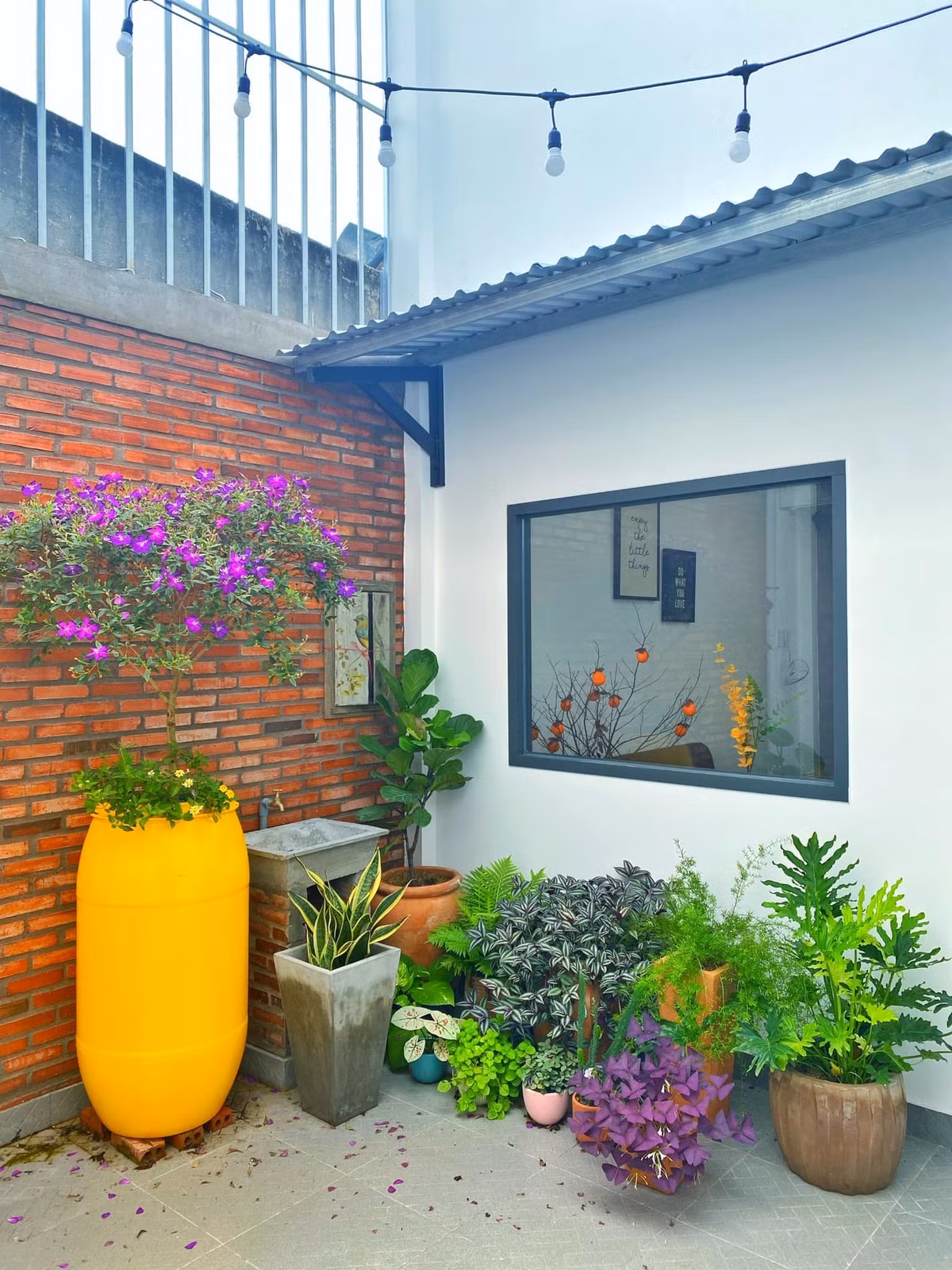 Ngoi nha o My Tho xay moc mac va trang tri tu nhieu do tai che-Hinh-2