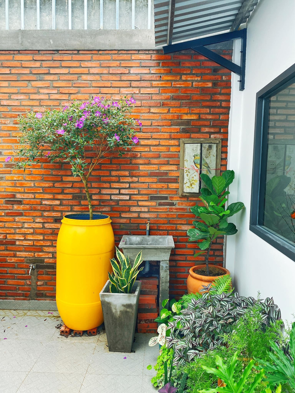 Ngoi nha o My Tho xay moc mac va trang tri tu nhieu do tai che-Hinh-4