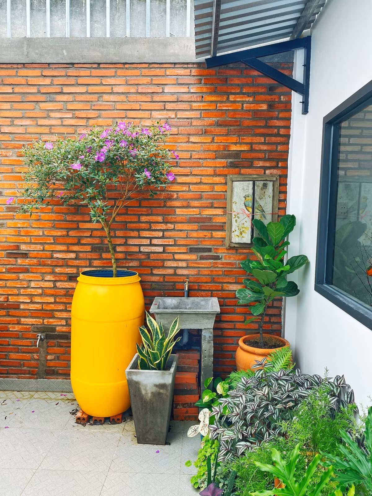 Ngoi nha o My Tho xay moc mac va trang tri tu nhieu do tai che-Hinh-4