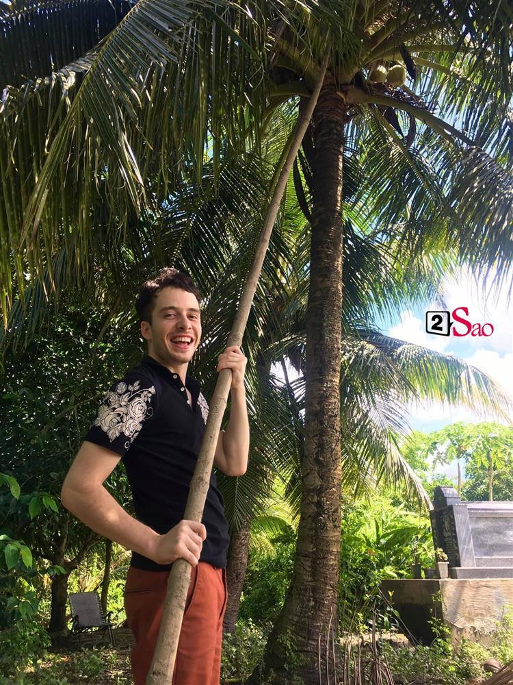 Chuyen tinh xuyen bien gioi ngot lim cua thay giao Viet va trai Tay-Hinh-8