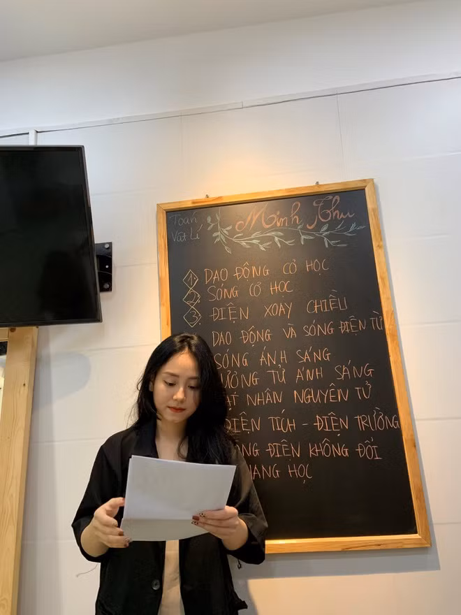 Cô giáo Minh Thu hé lộ lý do chưa tốt nghiệp ĐH Sư phạm Hà Nội - Hình 2 Co giao Minh Thu he lo ly do chua tot nghiep DH Su pham Ha Noi-Hinh-2
