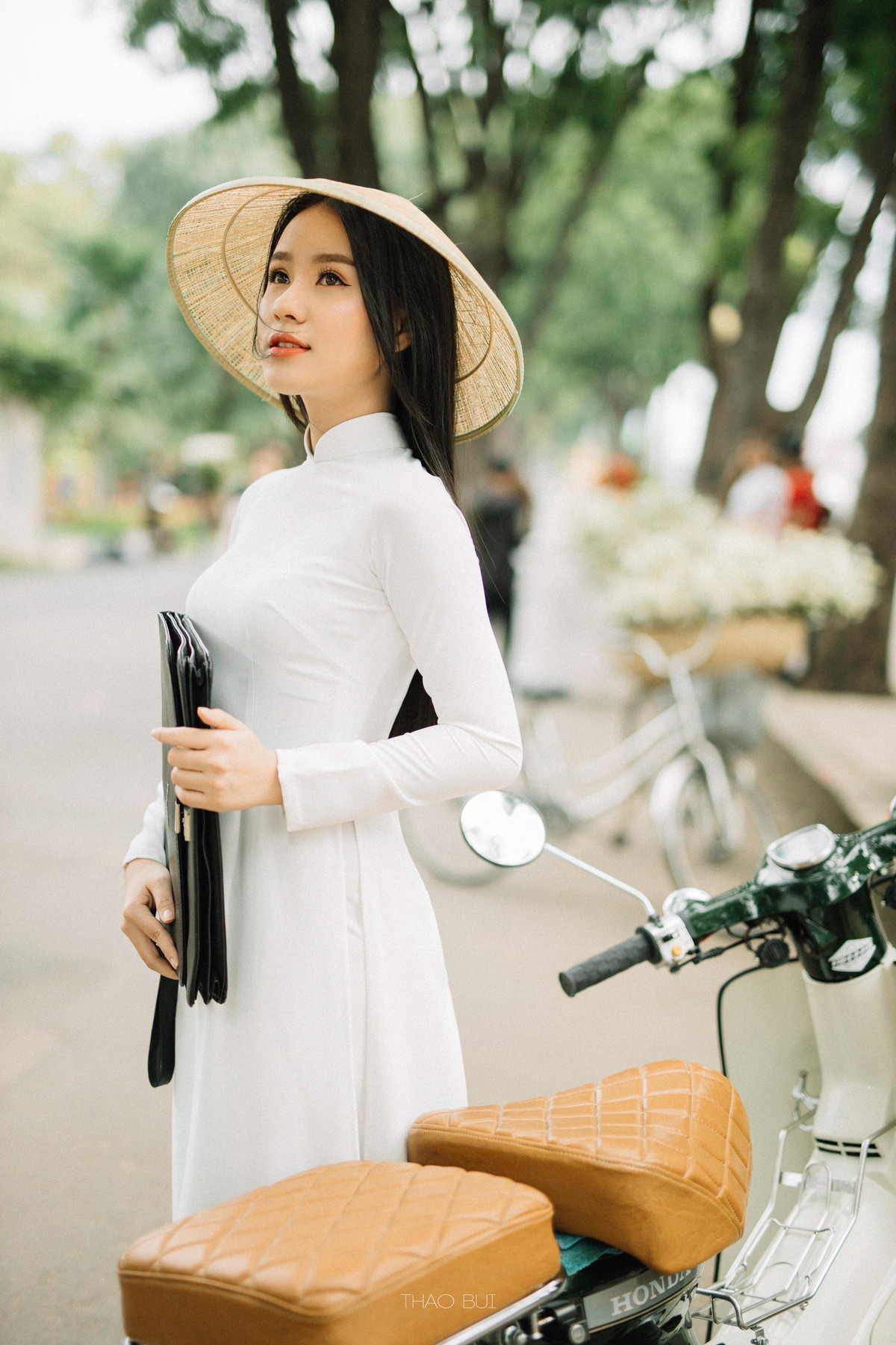 Mỹ Duyên từng gặp không ít cám dỗ từ khi làm mẫu ảnh. Cô chia sẻ: “Mình từng nhận được tin nhắn bảo làm sugar baby hay gạ gẫm đi chơi để đổi lấy số tiền khá lớn. Với những tin nhắn không liên quan đến công việc như vậy, mình đều bỏ qua”.