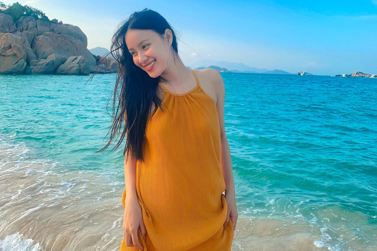 Mỹ Duyên cho hay để giữ gìn vóc dáng thon thả, cô thường tập gym, chạy bộ. Bên cạnh đó, nữ sinh cũng chú tâm vào việc chăm sóc da để luôn có vẻ ngoài tươi tắn.