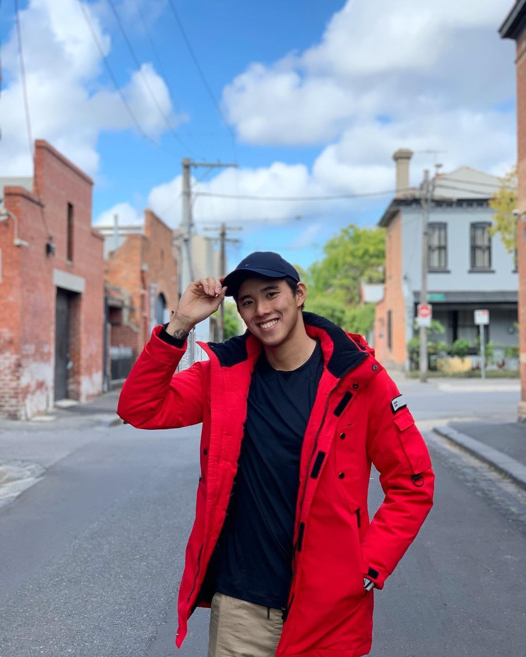 Ngoài ra, Welson Sim thích du lịch và ngắm nhìn thế giới. Chàng trai cho biết bởi xuất thân từ gia đình không giàu có, anh không đủ kinh phí để thực hiện ước mơ này. “Nhưng nhờ cơ hội đại diện cho Malaysia tham gia thi đấu bơi lội, tôi được đến hơn 20 quốc gia, gặp gỡ bạn bè mới và tiếp xúc nhiều nền văn hóa khác nhau”, Welson Sim chia sẻ.