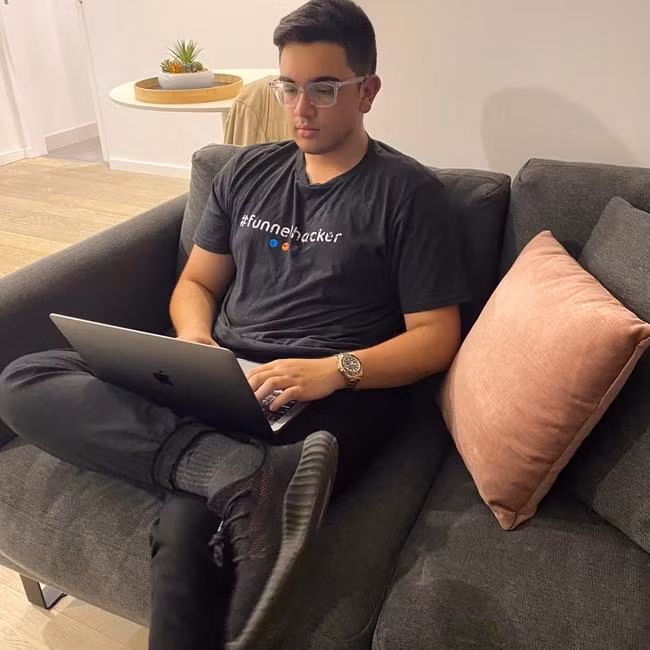 Nam sinh 16 tuoi tro thanh trieu phu nho dich Covid-19