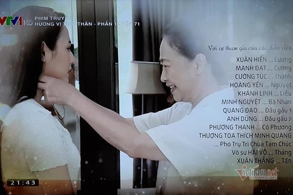 Trong khi đó, bà Dần hào hứng trao chiếc vòng vàng để dành cho cháu dâu trưởng tương lai.