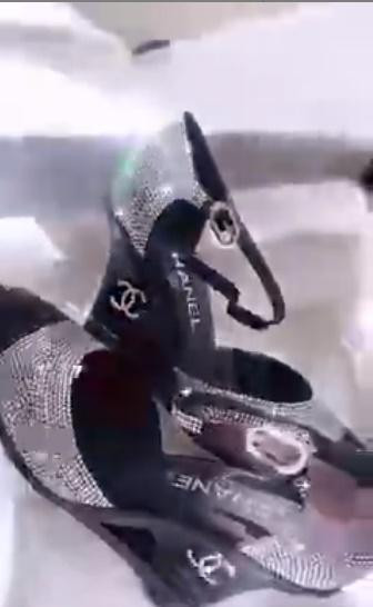 Mặc dịch bệnh khó khăn, Ngọc Trinh vẫn chi gần nửa tỷ sắm túi hiệu - Hình 6 Mac dich benh kho khan, Ngoc Trinh van chi gan nua ty sam tui hieu-Hinh-6