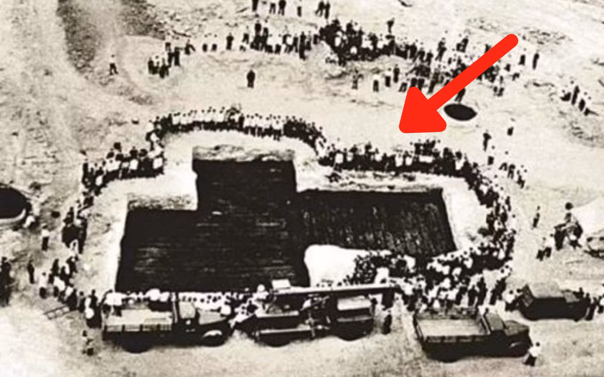 Chuyen gia hai hung thay 20 quan tai ben trong lang mo co dang chuyen dong