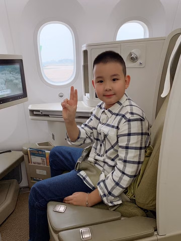 Quy tu 11 tuoi cua hoa hau Thuy Lam phong phao kho nhan ra-Hinh-4