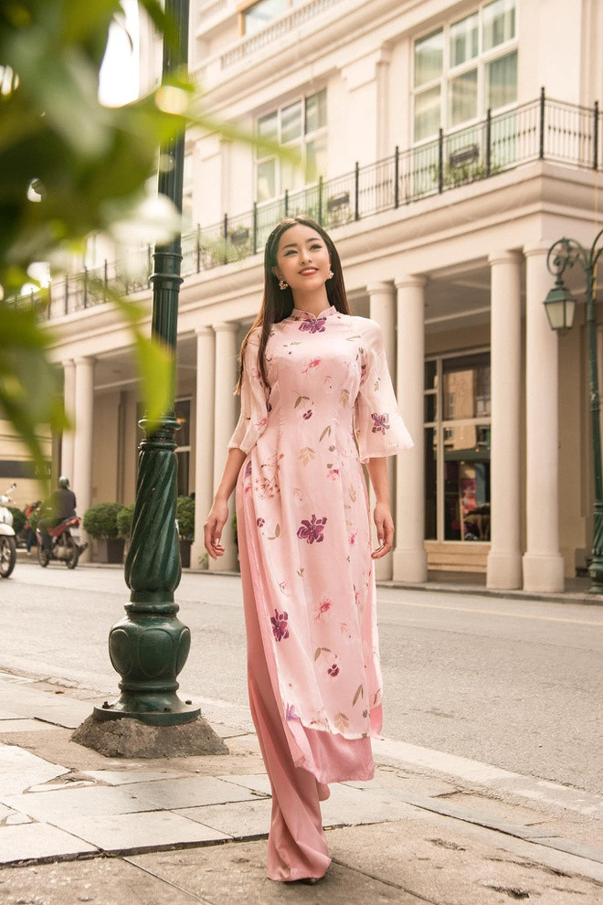 br/> Trước Charm Of Law năm 2020, Sương Mai sở hữu thành tích học tập đáng nể như: á khoa đầu vào khối chuyên Sử, trường THPT Chu Văn An (Hà Nội); giải ba HSG quốc gia môn Lịch sử năm học 2017-2018; giải nhất HSG môn Lịch sử cấp thành phố năm học 2016-2017; HCB kỳ thi HSG các trường chuyên khu vực duyên hải miền Trung và Đồng bằng Bắc Bộ năm 2017, danh hiệu HSG thủ đô năm 2017-2018. Bên cạnh đó, nữ sinh được tuyển thẳng vào ĐH Luật Hà Nội, ĐH Kinh tế Quốc dân, ĐH Quốc gia Hà Nội, Học viện Tài chính, học bổng 70% của Học viện Thiết kế và Thời trang London - Hà Nội.