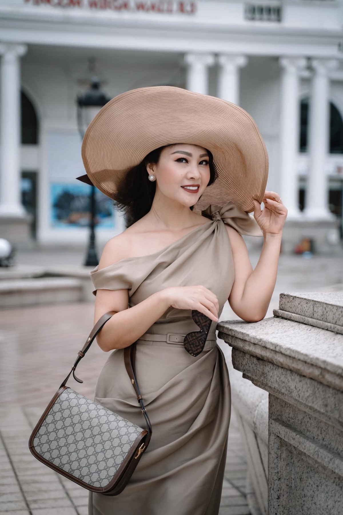 Nhan sac tuoi 43 cua ba xa ca si Dang Duong-Hinh-11