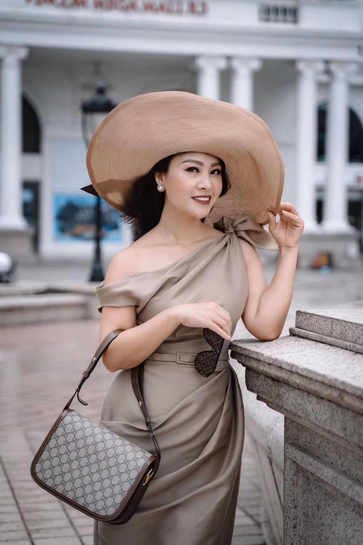 Nhan sac tuoi 43 cua ba xa ca si Dang Duong-Hinh-11