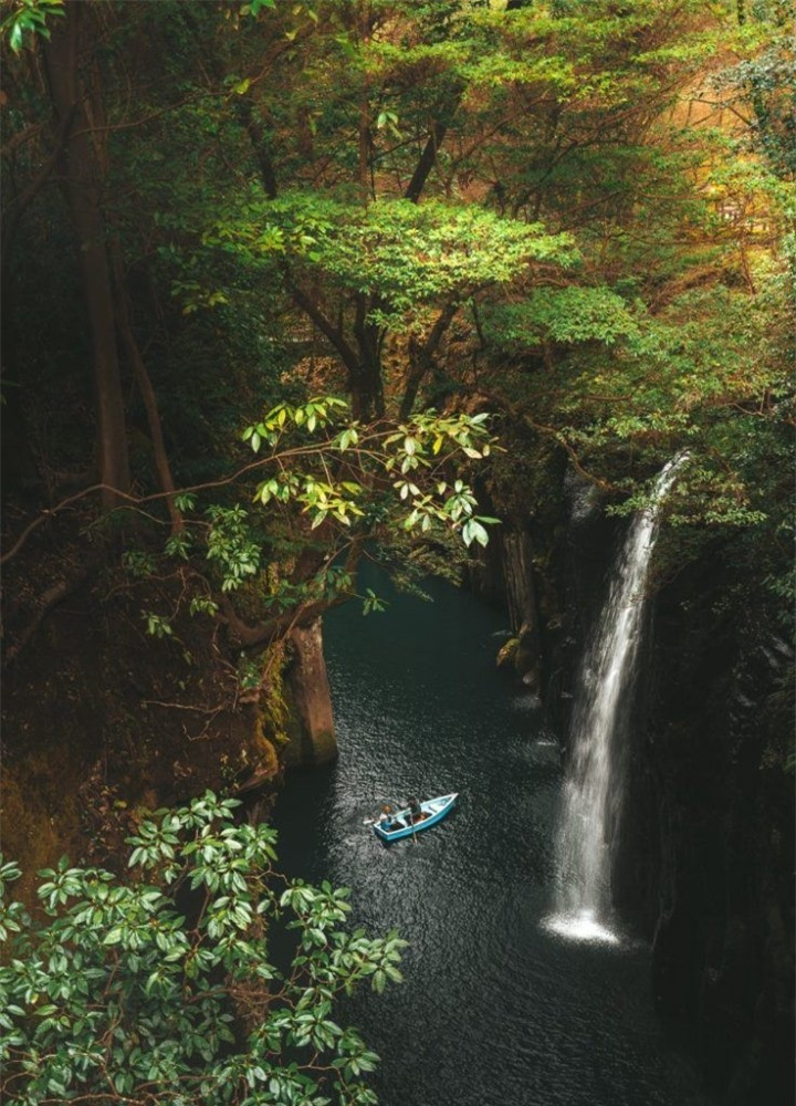 Canh thien nhien huyen bi o hem nui 